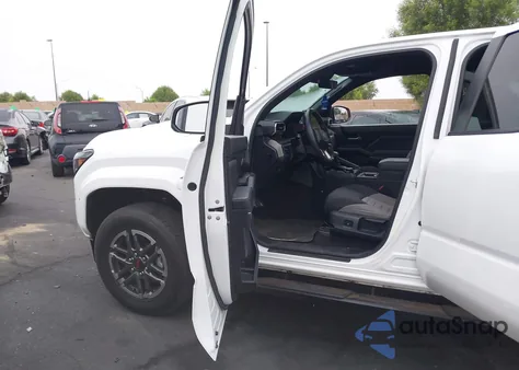 2024 Toyota Tacoma Double Cab/Sr5/Trd Sport/Trd Off Road/Ltd z USA, uszkodzony, nr VIN 3TMLB5JN8RM044773